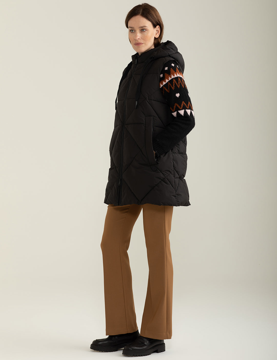 Piumino smanicato con cappuccio regolabile donna black fw24w14ks cc-a0951 Piumino smanicato con cappuccio regolabile