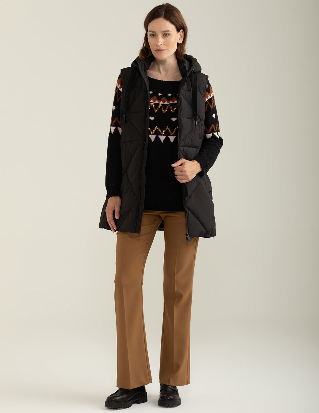 Piumino smanicato con cappuccio regolabile donna black fw24w14ks cc-a0951 Piumino smanicato con cappuccio regolabile