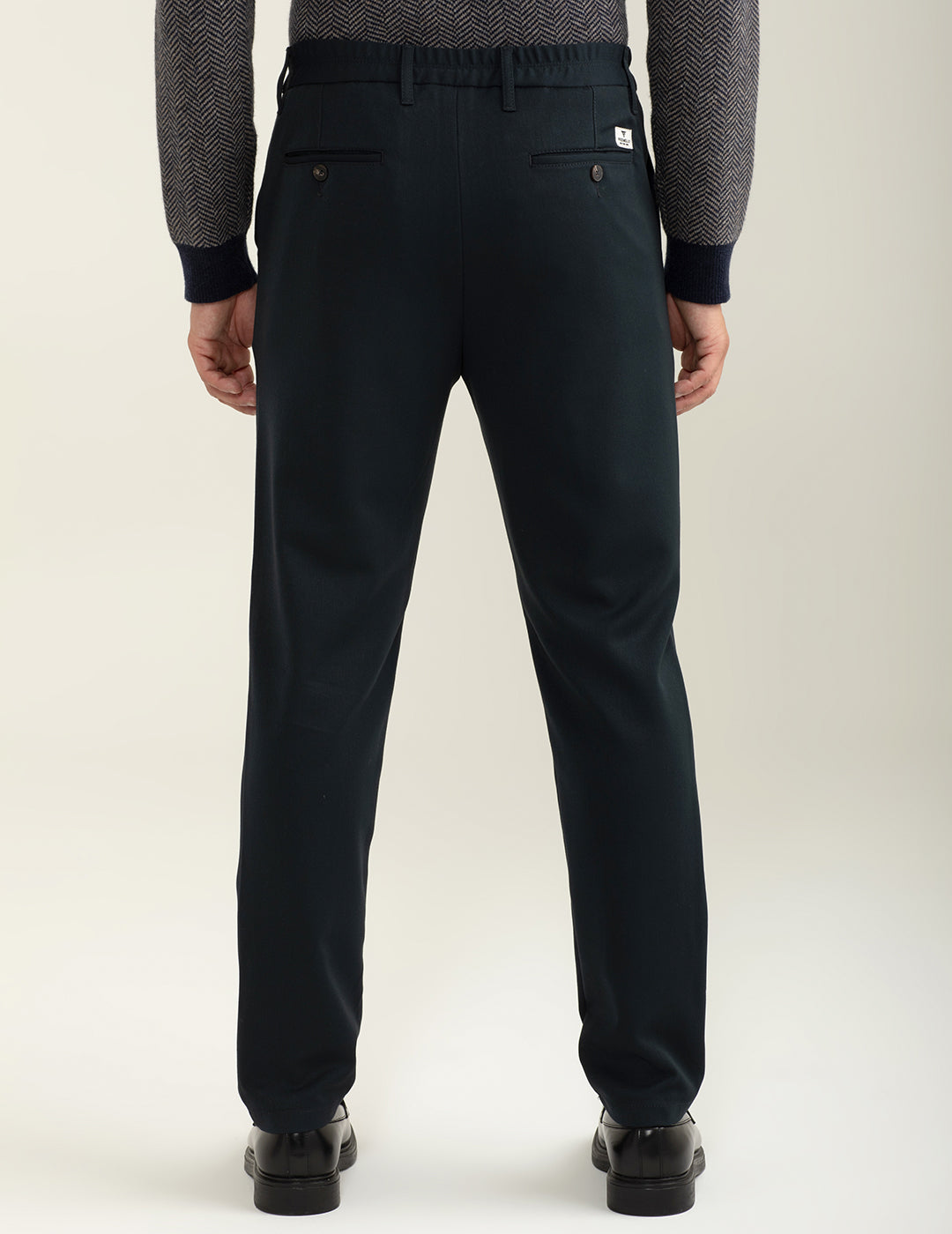 Pantalone in tinta unita modello