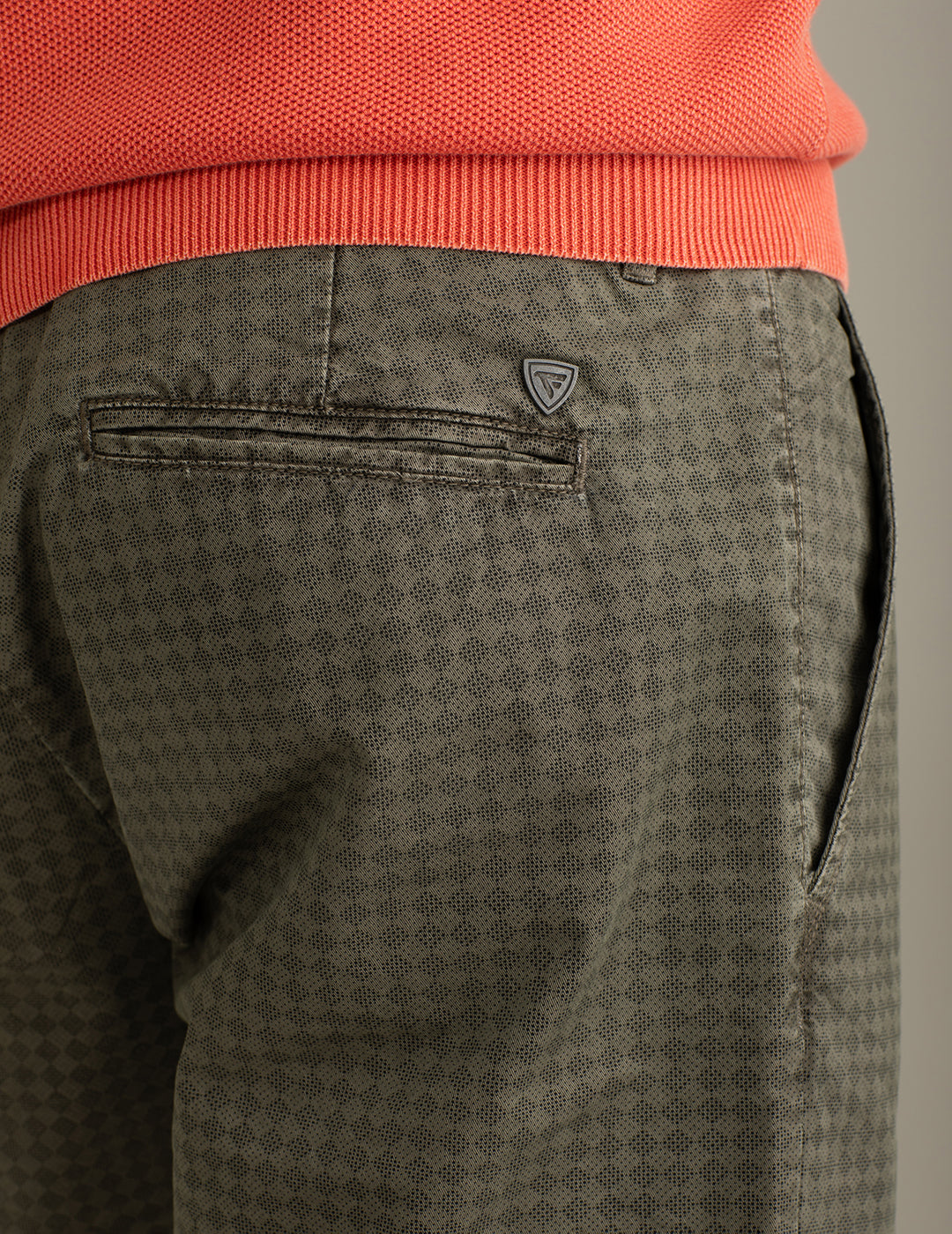 Bermuda Chino in Gabardina Stampata All-Over uomo army fm25s13et cc-a0804 Bermuda Chino in Gabardina Stampata All-Over