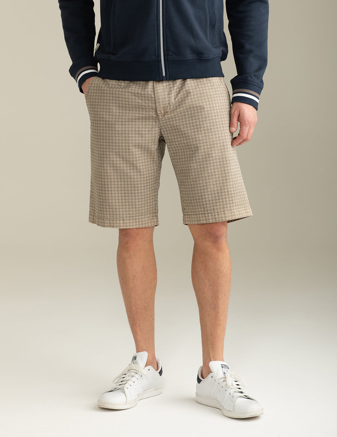 Bermuda Chino in Gabardina Stampata All-Over uomo sand fm25s13et cc-a0110 Bermuda Chino in Gabardina Stampata All-Over