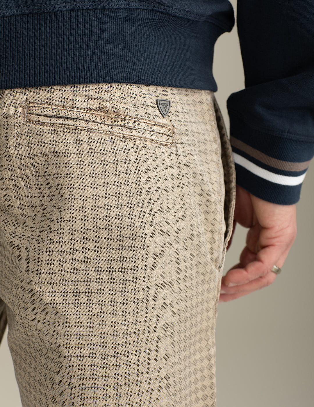 Bermuda Chino in Gabardina Stampata All-Over uomo sand fm25s13et cc-a0110 Bermuda Chino in Gabardina Stampata All-Over