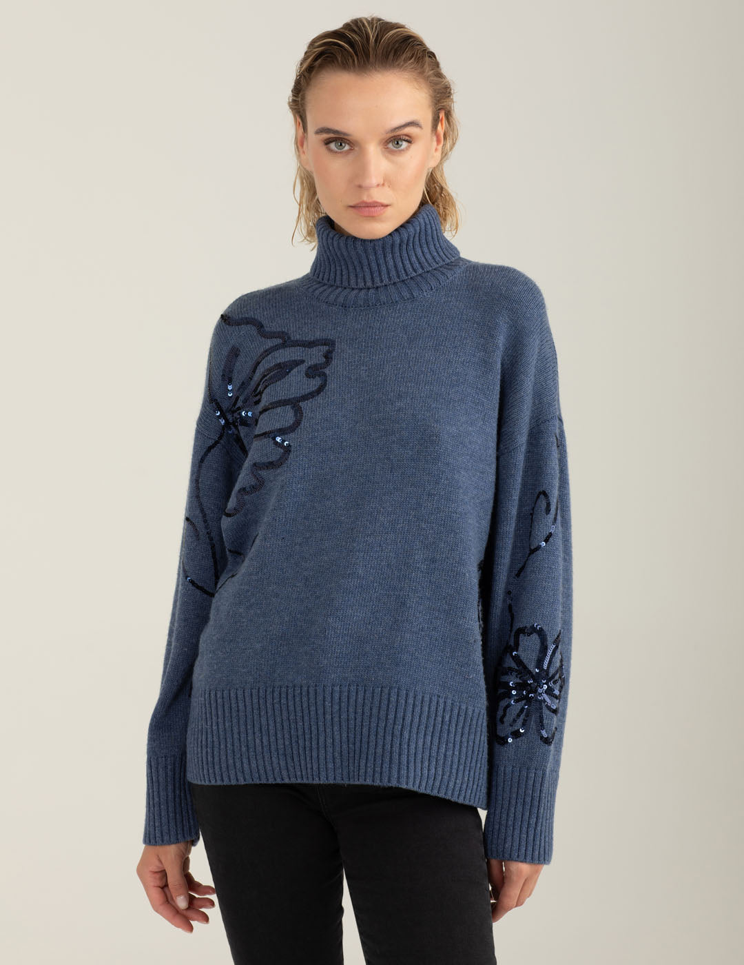 Maglia dolcevita con ricami floreali donna avio fw25w12md cc-a0602 Maglia dolcevita con ricami floreali