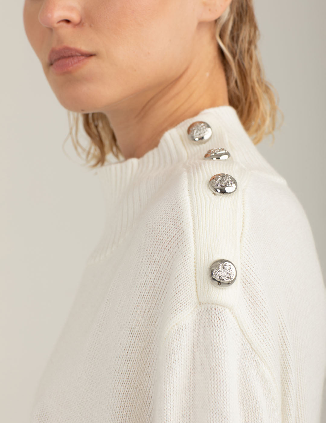 Maglia dolcevita con bottoni araldici donna off white fw25w06md cc-a0002 Maglia dolcevita con bottoni araldici