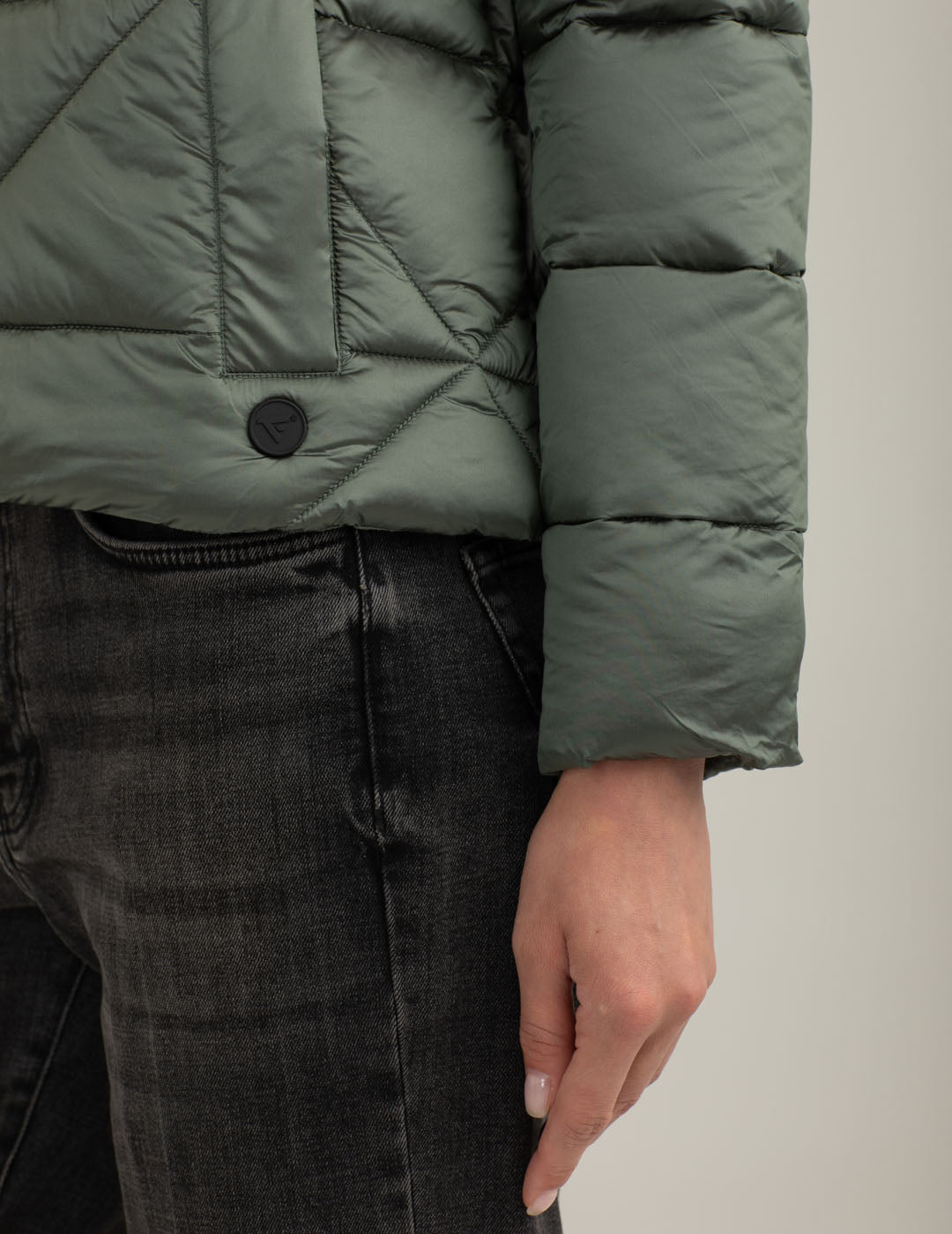 Two-tone hooded puffer jacket woman army fw25w08ku cc-a0804 Two-tone hooded puffer jacket