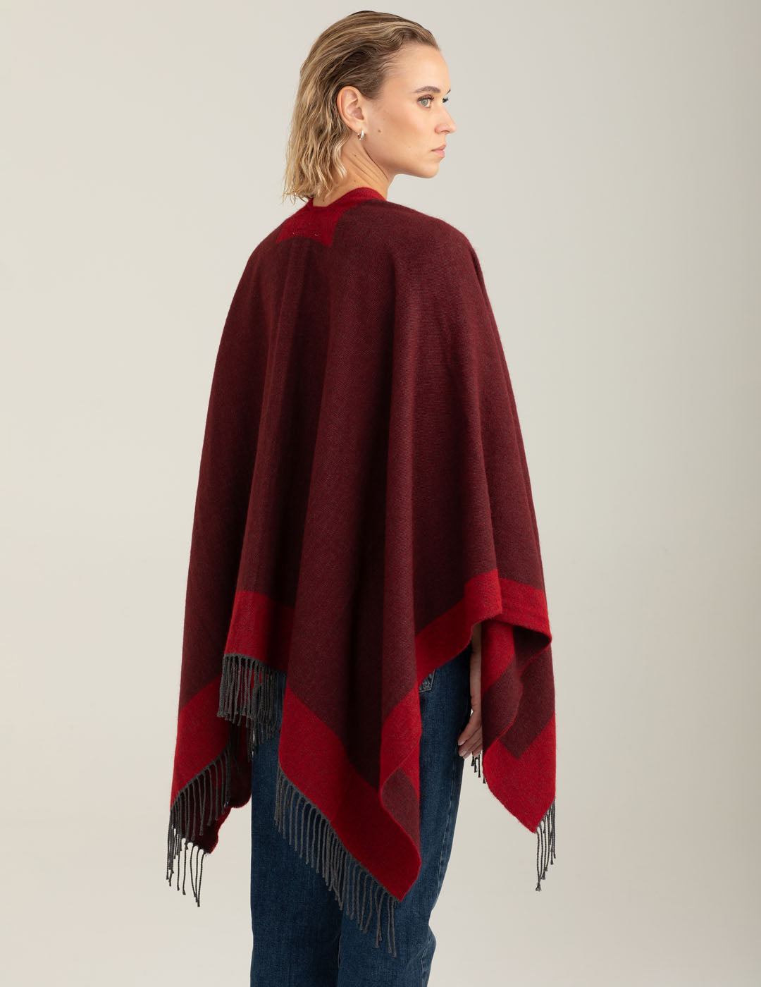 Fringed cape woman red fw25w20ku cc-a0301 Fringed cape