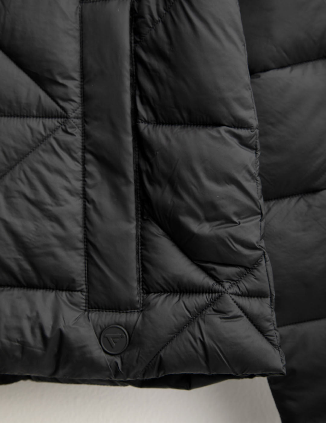 Piumino due toni con cappuccio donna black fw25w08ku cc-a0951 Piumino due toni con cappuccio