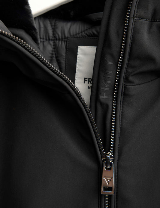Giubbino lungo in soft shell con interno in pelliccia sintetica - back - 002