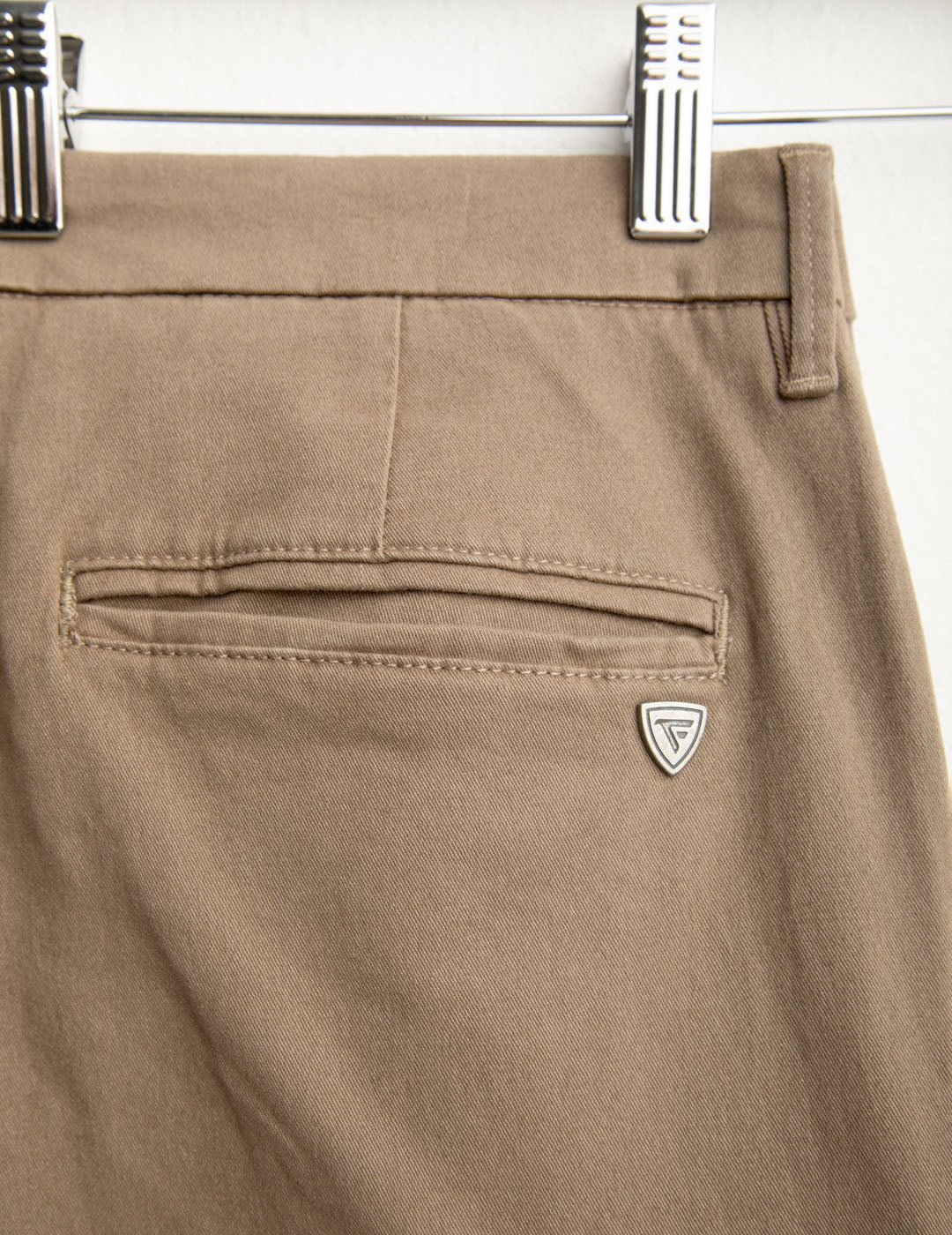 Pantalone cargo in gabardina tinto capo uomo mud fmdenaly cc-a0107 Pantalone cargo in gabardina tinto capo