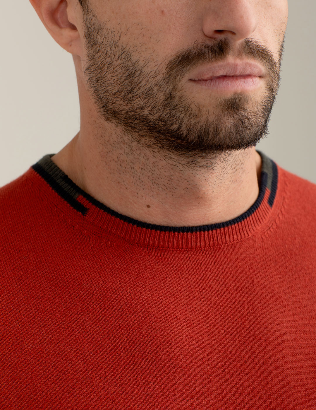 Maglia girocollo con dettagli in contrasto uomo fox fm25w14mg cc-a0210 Maglia girocollo con dettagli in contrasto