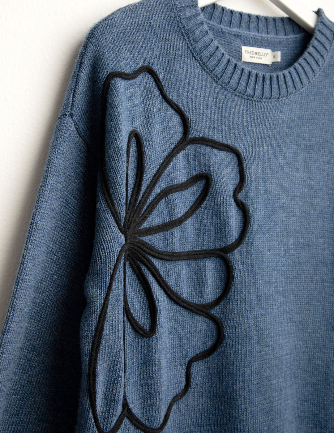 Maglia girocollo floreale ricamata donna avio fw25w11mg cc-a0602 Maglia girocollo floreale ricamata