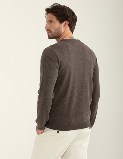 Maglia girocollo con intarsio a rombi in contrasto