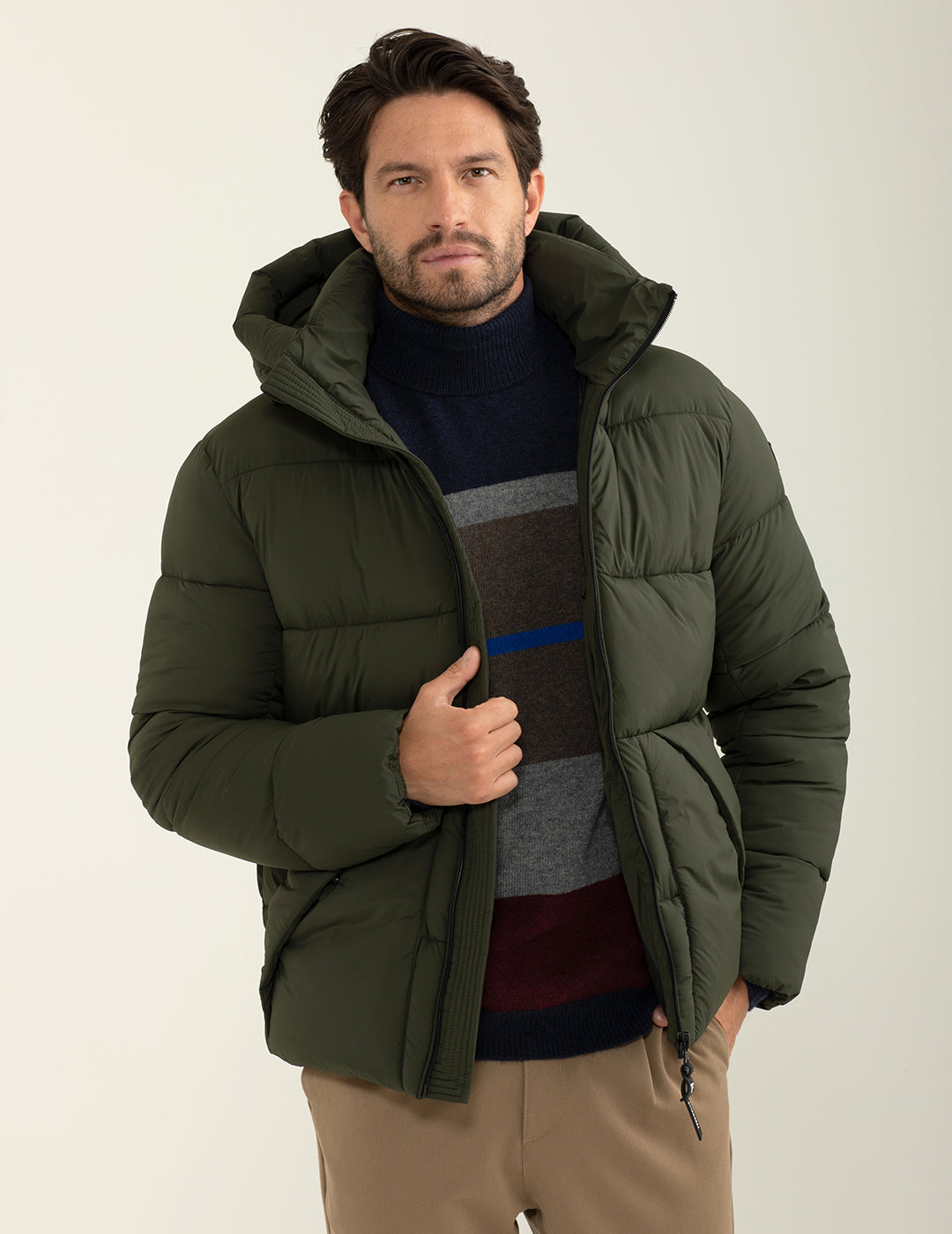 Piumino con cappuccio in materiale stretch uomo army fm24w14kd cc-a0804 Piumino con cappuccio in materiale stretch