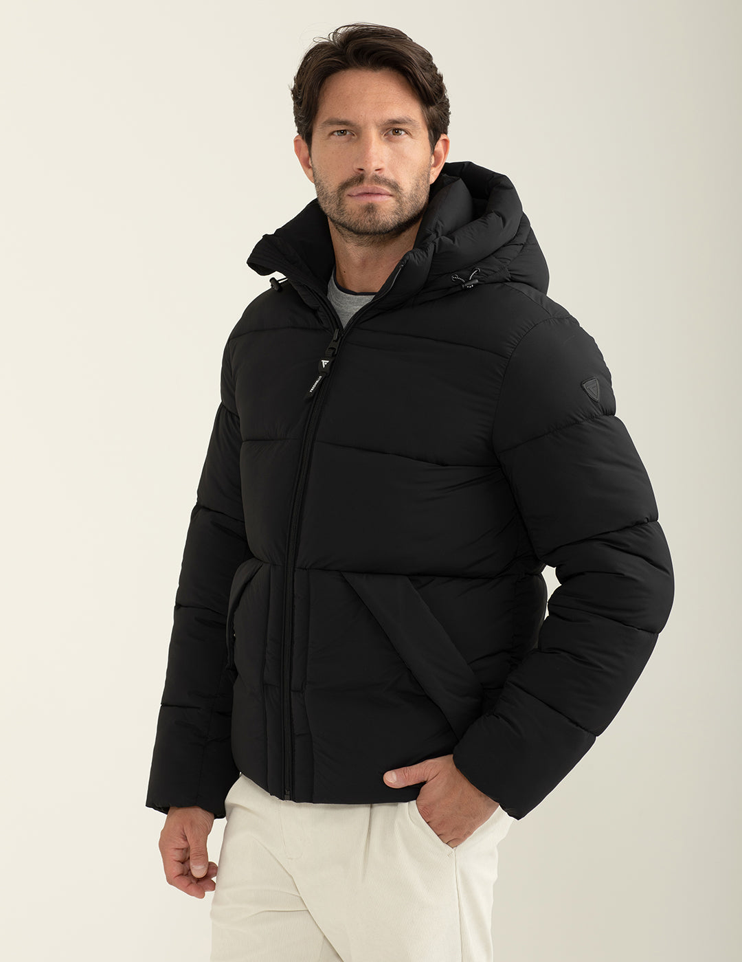 Piumino con cappuccio in materiale stretch uomo black fm24w14kd cc-a0951 Piumino con cappuccio in materiale stretch