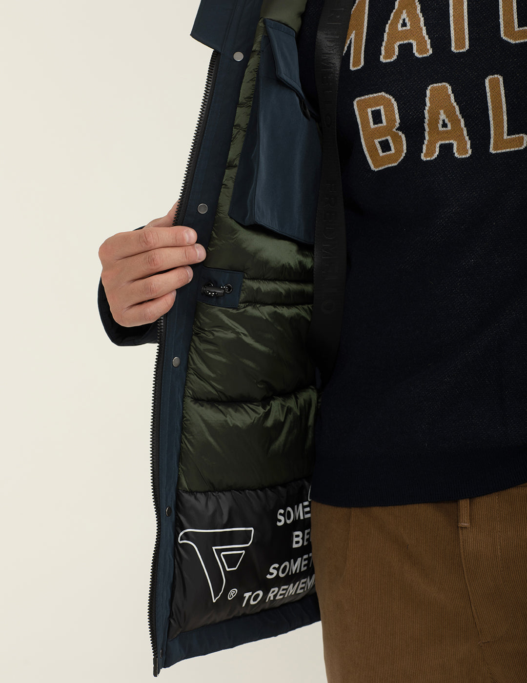 Parka con cappuccio e fodera trapuntata uomo blue fm24w18ku cc-a0601 Parka con cappuccio e fodera trapuntata