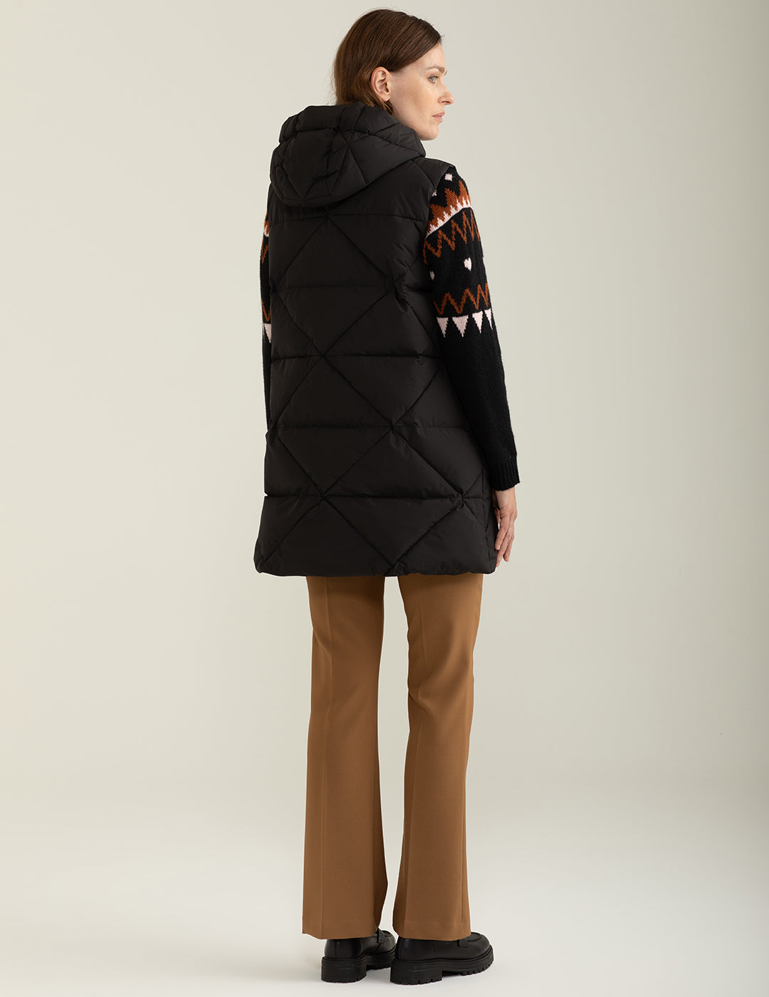 Piumino smanicato con cappuccio regolabile donna black fw24w14ks cc-a0951 Piumino smanicato con cappuccio regolabile