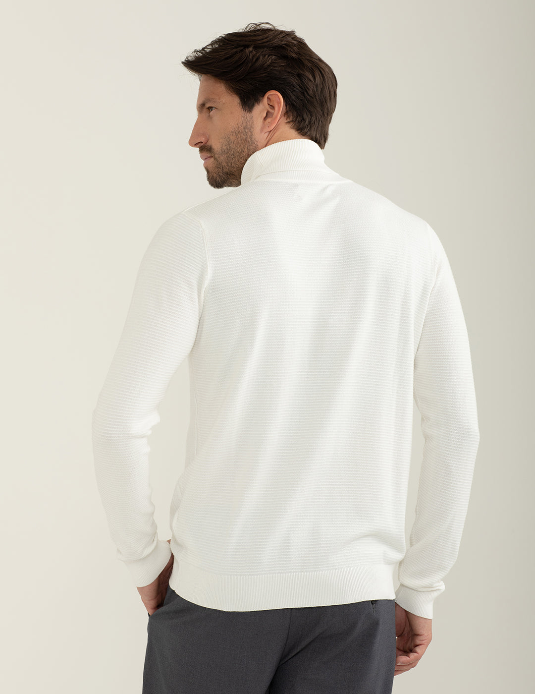 Maglia dolcevita con texture a righe verticali uomo off white fm24w08md cc-a0002 Maglia dolcevita con texture a righe verticali