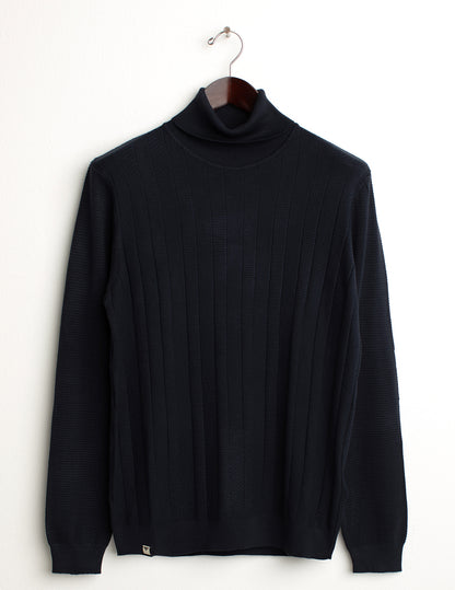 Maglia dolcevita con texture a righe verticali
