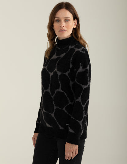 Maglia girocollo alto con sofisticata fantasia jacquard animalier