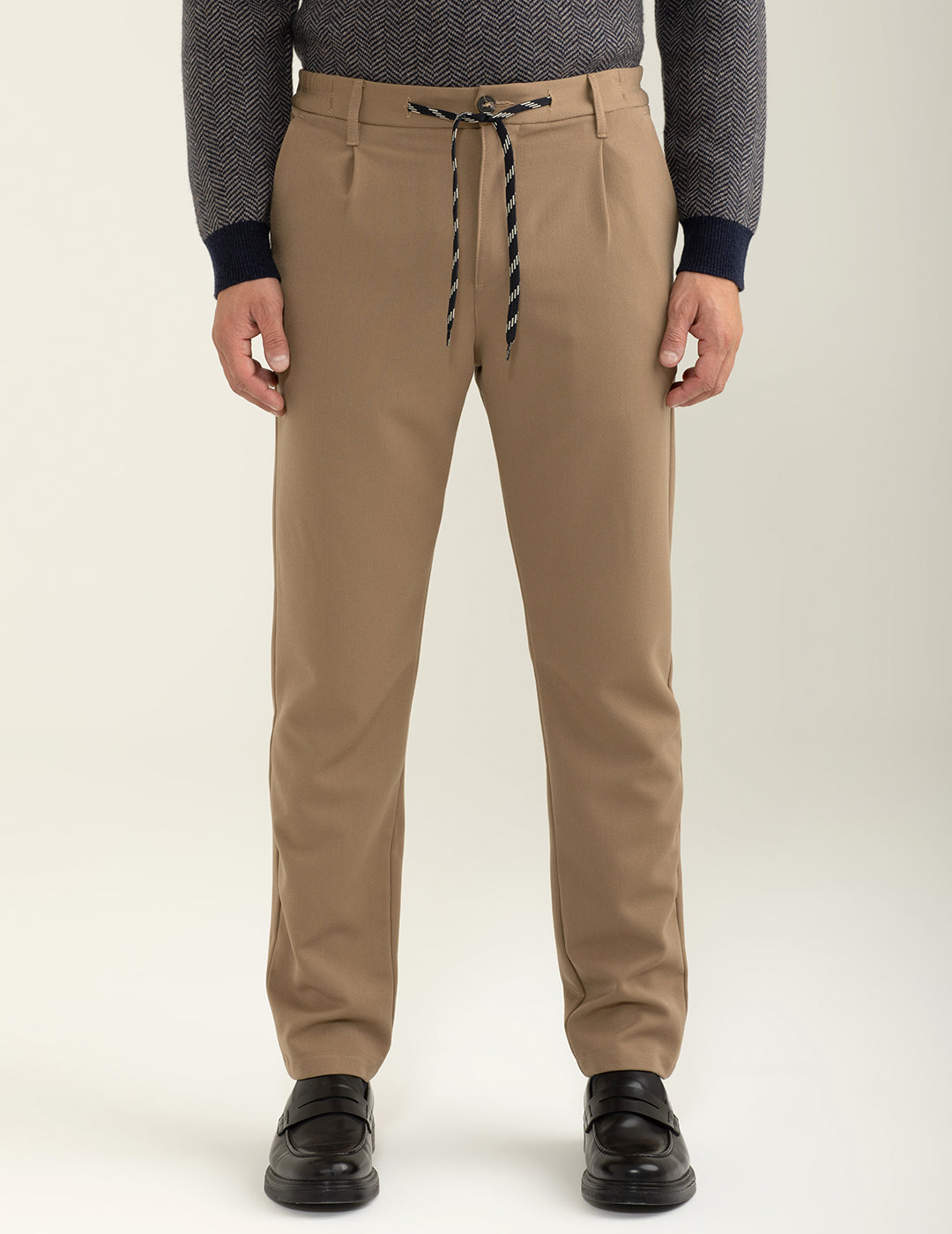 Pantalone in tinta unita modello 