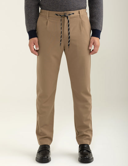 Pantalone in tinta unita modello "chino"
