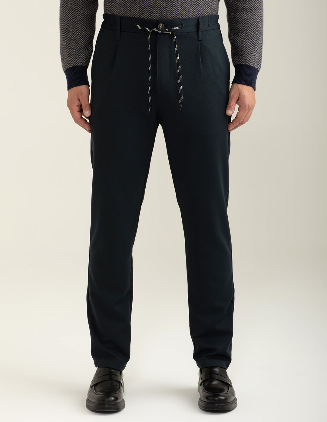 Pantalone in tinta unita modello 