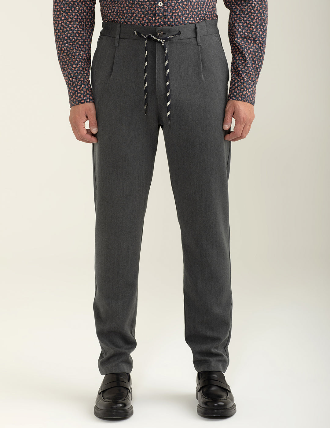 Pantalone in tinta unita modello 