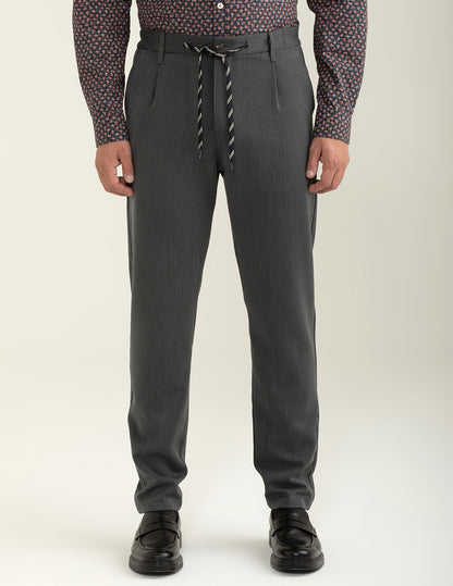 Pantalone in tinta unita modello "chino"