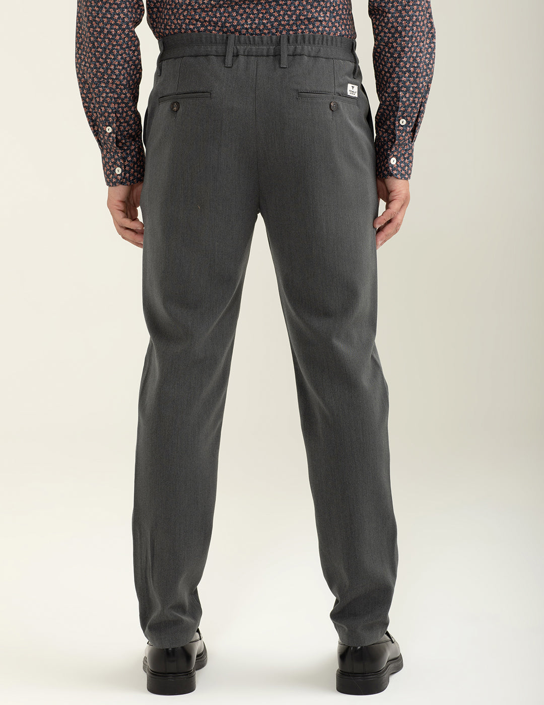 Pantalone in tinta unita modello 