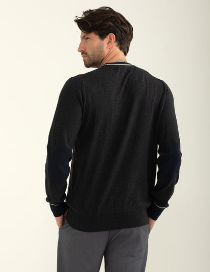 Maglia girocollo con logo ricamato in contrasto
