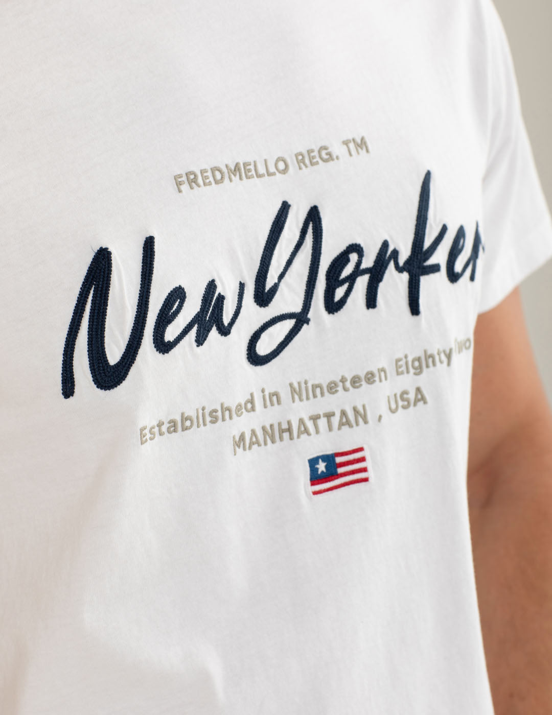 T-shirt con ricamo New York uomo white fm25w06tg cc-a0001 T-shirt con ricamo New York