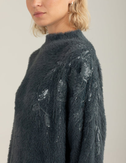 Dolcevita effetto pelliccia con ricami e paillettes