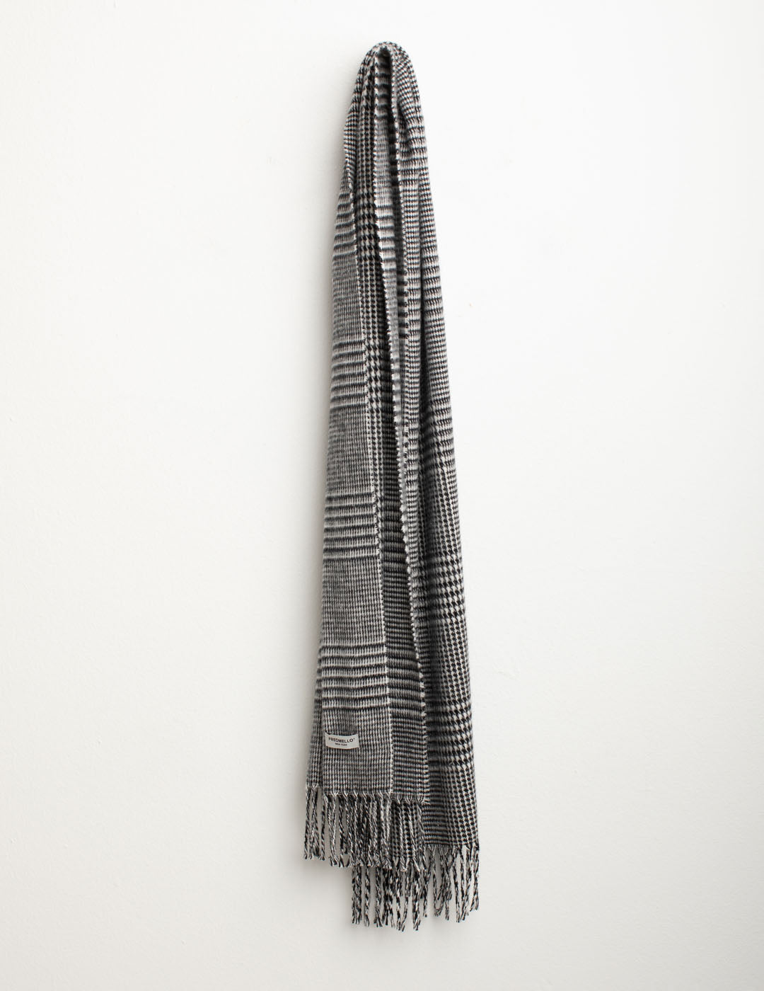 Check patterned pashmina with fringes woman black fw25w04zs cc-a0951 Check patterned pashmina with fringes
