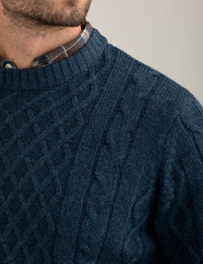 Maglia girocollo con lavorazione a trecce e rombi