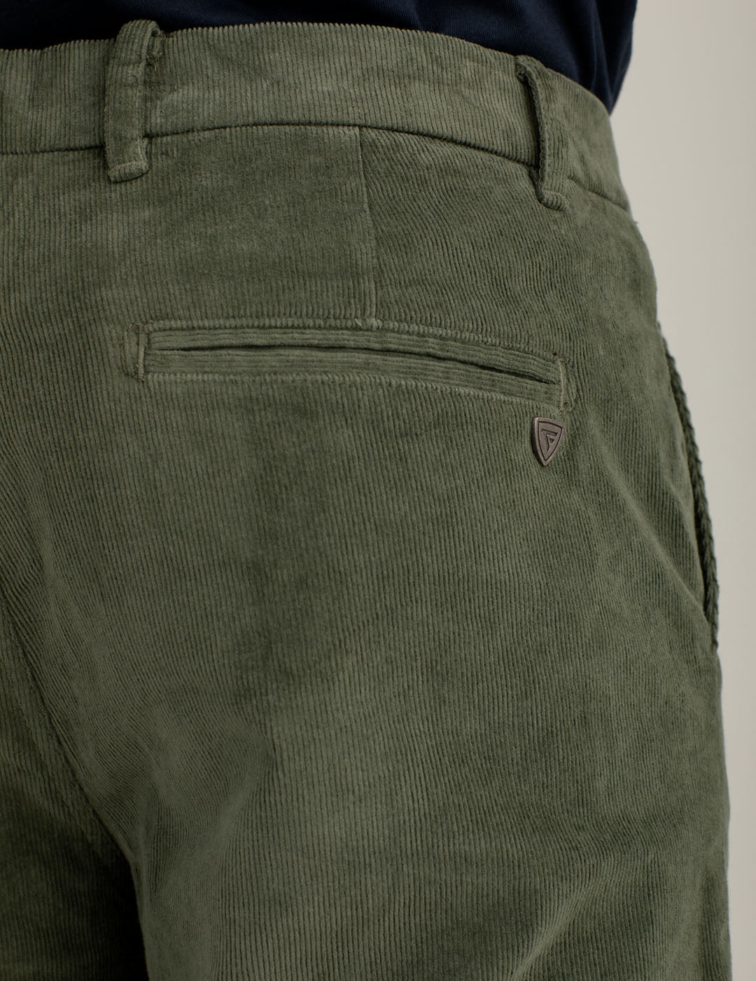 Pantalone chino in velluto a coste con pinces uomo clover fm25w11pu cc-a0821 Pantalone chino in velluto a coste con pinces
