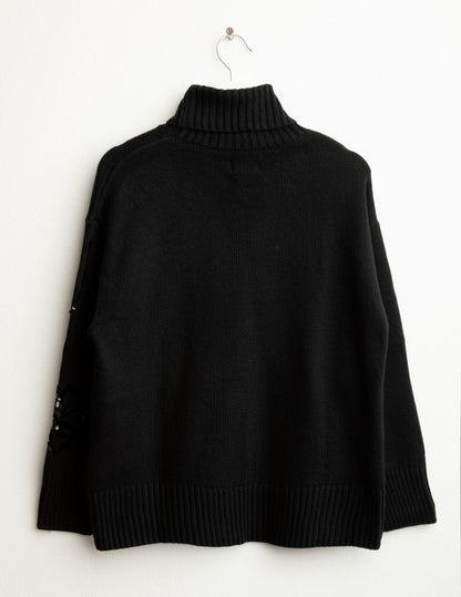 Maglia dolcevita con ricami floreali