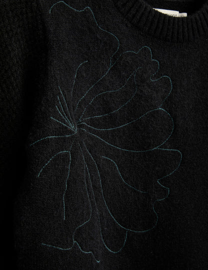 Maglia girocollo floreale ricamata con filo lurex