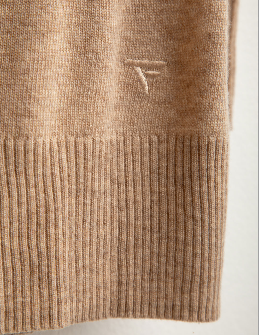 Maglia dolcevita a collo ampio donna beige fw25w10md cc-a0101 Maglia dolcevita a collo ampio