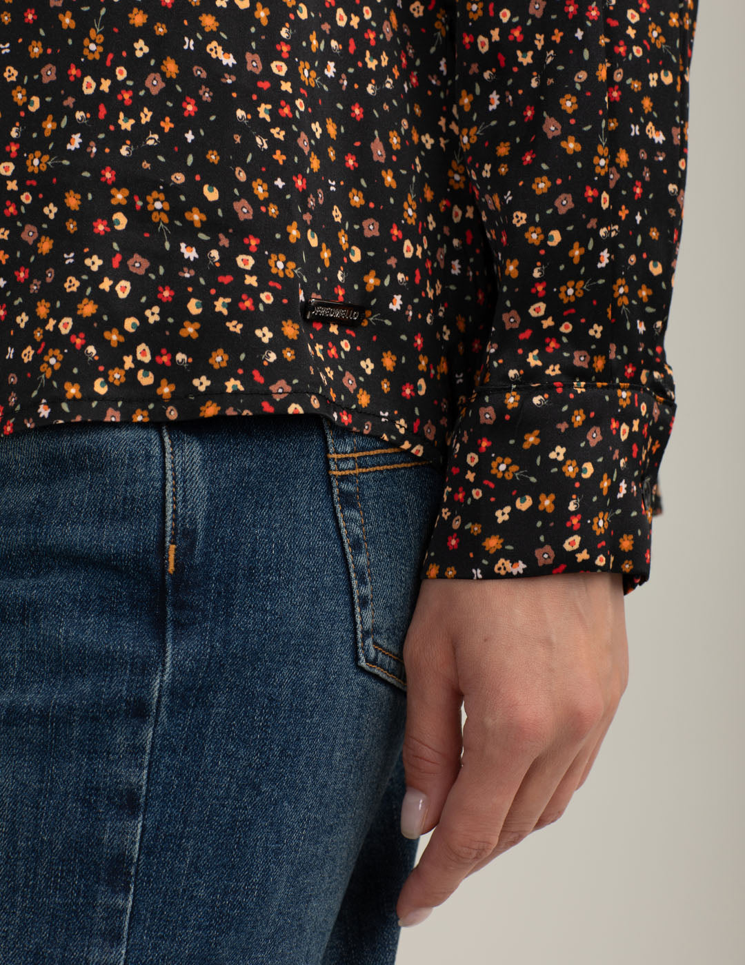 Camicia in raso stretch stampato donna multicolor fw25w10cs cc-a1406 Camicia in raso stretch stampato