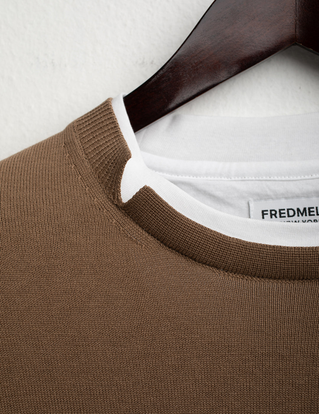 Maglia girocollo con dettagli a contrasto uomo kaki fm26s11mg cc-a0260 Maglia girocollo con dettagli a contrasto