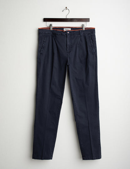 Pantalone chino in twill di satin stretch