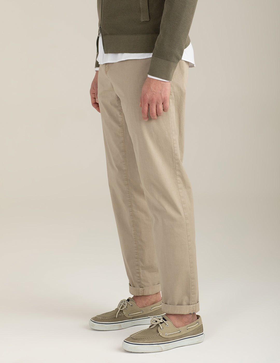 Pantalone chino in twill di satin stretch uomo sand fm26s12pu cc-a0110 Pantalone chino in twill di satin stretch