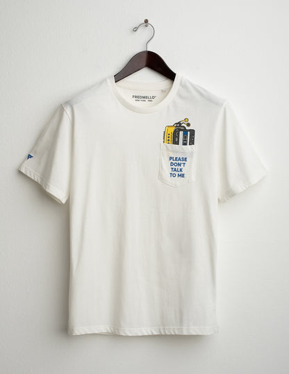 T-shirt girocollo con taschino e grafica