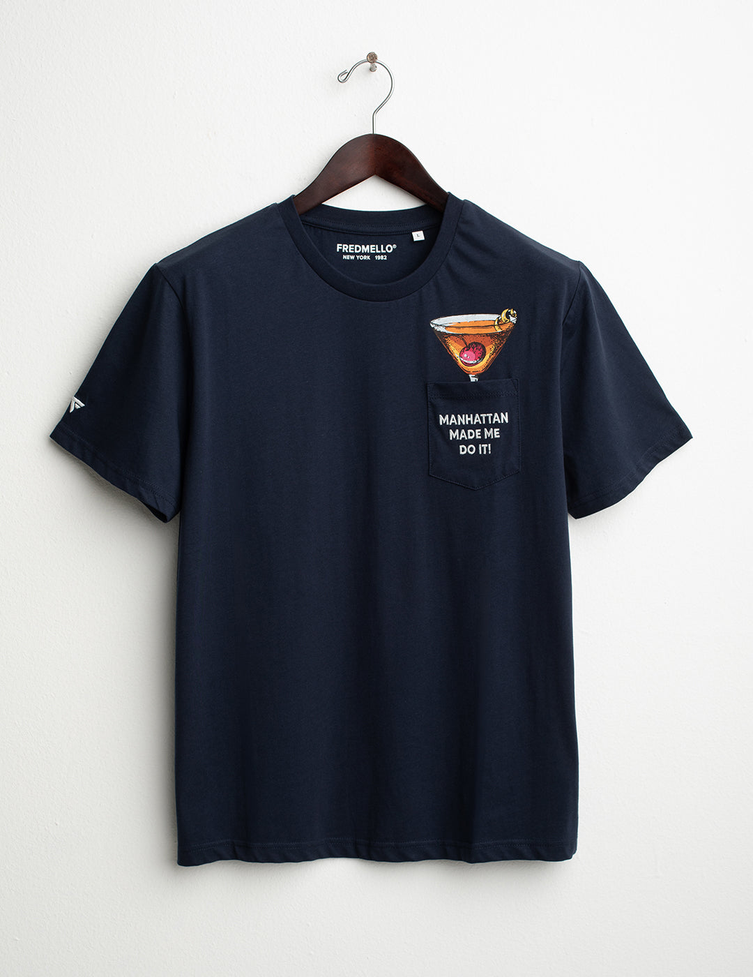 T-shirt girocollo con taschino e grafica uomo blue fm26s30tg cc-a0601 T-shirt girocollo con taschino e grafica