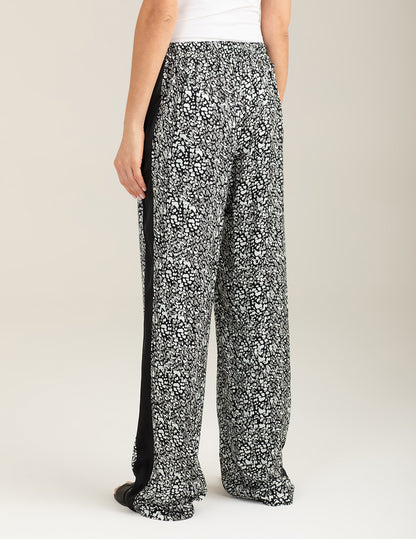 Pantalone in raso stampato