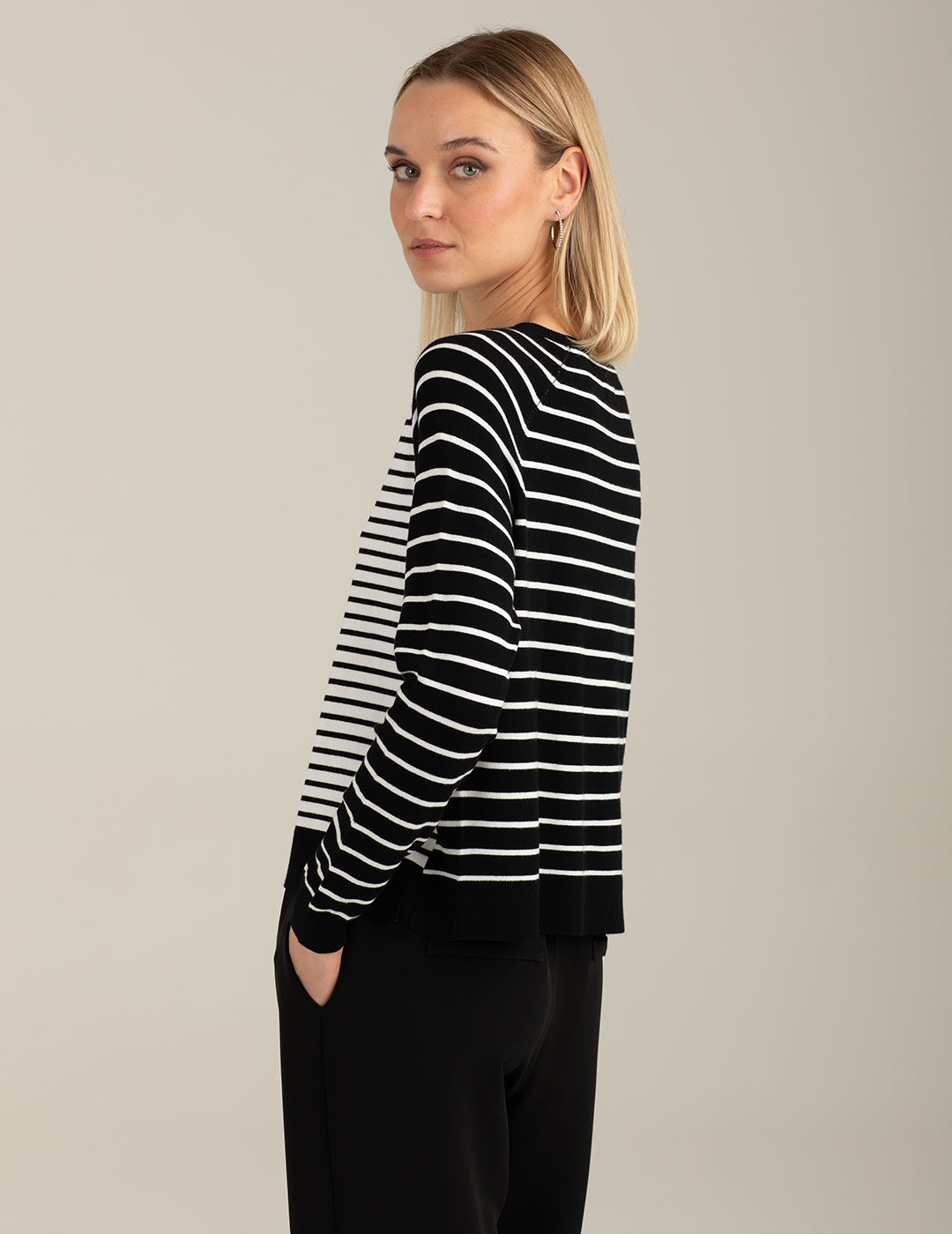 Maglia girocollo raglan a righe donna black fw26s32mg cc-a0951 Maglia girocollo raglan a righe