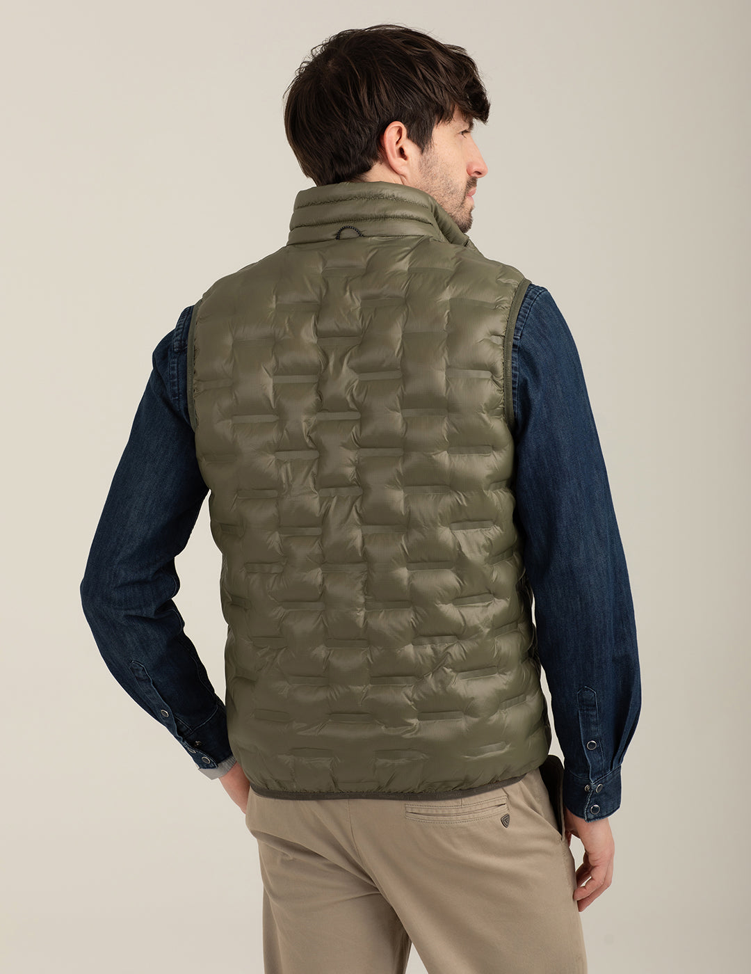 Piumino smanicato ultraleggero in nylon ripstop