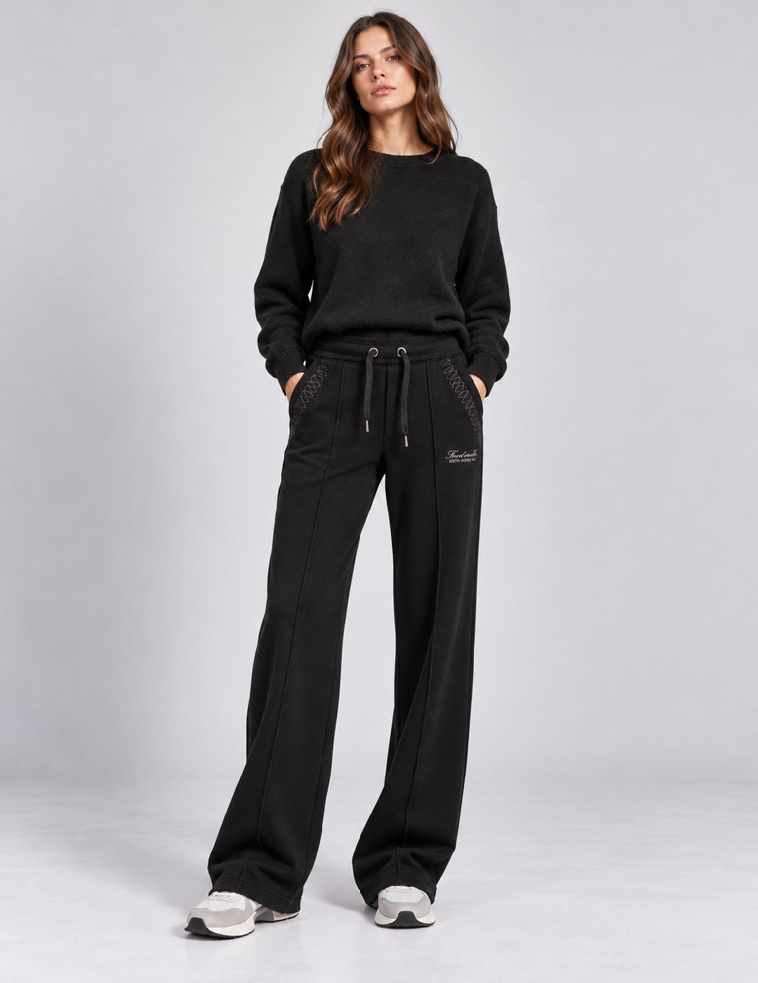 SWEATPANTS WITH DECORATIVE DETAILS AND SIDE SLIT woman black fw26w02pf cc-a0951 PANTALONE FELPA UNITO WOMAN