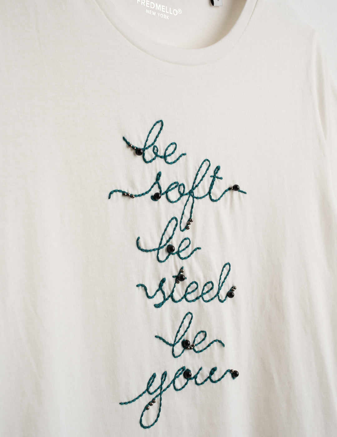 T-SHIRT CON STAMPA LAMINATA E PERLINE donna off white fw26w04tg cc-a0002 T-SHIRT M/M G/C UNITO WOMAN